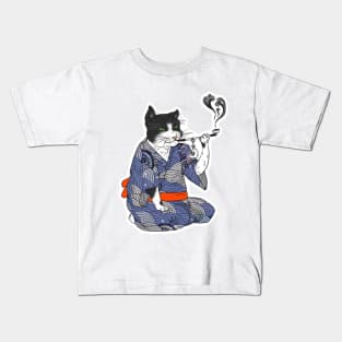 The cat smokes Kids T-Shirt